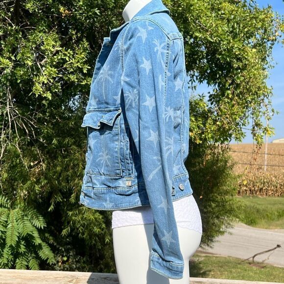 LulaRoe Denim Trucker Style Print Jean Jacket Size Small - Picture 5 of 11